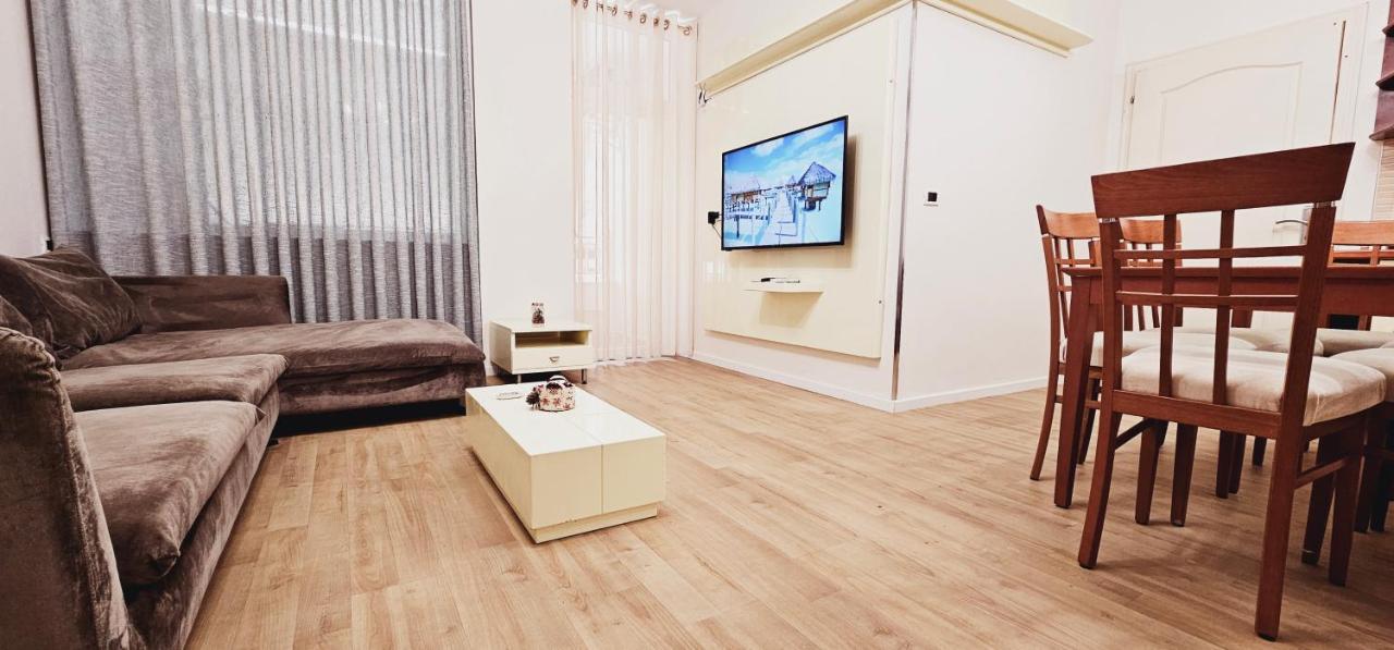 Discover Tirana From Our 3-Room Apartment With Free Parking-Komuna E Parisit Buitenkant foto